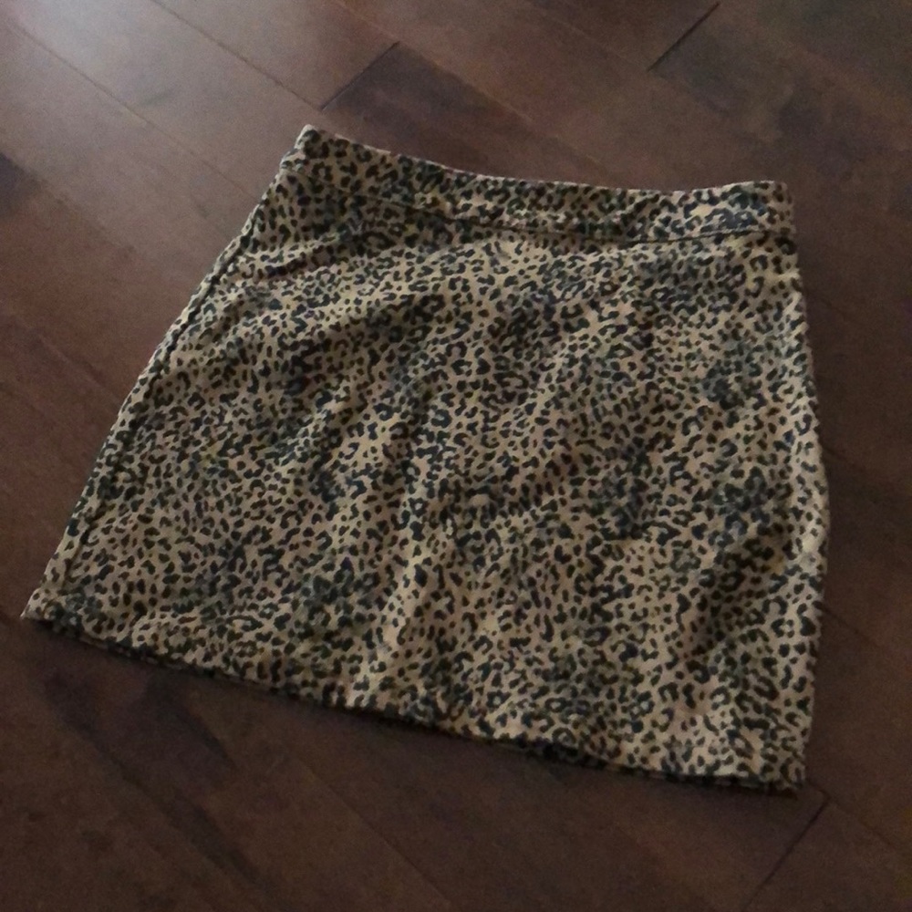 leopard printed mini skirt